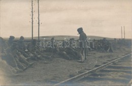 ** T2 Bolgár Hadifoglyok / Bulgarian POWs By A Railroad In Greece, Photo - Unclassified