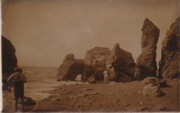 CPA 85 SION SUR L'OCEAN Carte-photo Sur La Plage Et Les Rochers (photographe Dans L'eau) - Saint Hilaire De Riez