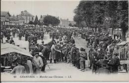 CPA Marché Non Circulé CHARTRES Chevaux - Marktplaatsen