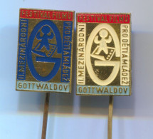 II. INTERNATIONAL FILM FESTIVAL For CHILDREN And YOUTH -  Movie, Cinema, Film, Pin Badge, Abzeichen, Enamel, 2 Pcs - Cinéma