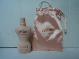 GAULTIER " CLASSIQUE "GEL BAIN DOUCHE " 40 ML + POCHETTE    LIRE ET VOIR !! - Miniatures Femmes (sans Boite)