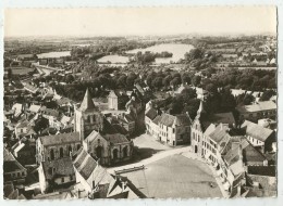 Ardres   (62. Pas De Calais) La Place - L'Hôtel De Ville - L'Eglise - Ardres