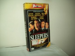 I Granfi Film Di Panorama "Sleepers"  Con Dustin Hoffman, Brad Pitt, Kevin Bacon, Robert De Niro, Jason Patric - Historia