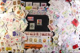 SCOUTS' CHRISTMAS POST LABELS 1960s/90s Amazing Accumulation In A Packet, Possibly Stripped From A Large... - Otros & Sin Clasificación