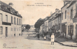 53- PRE-EN-PAIL- LA RUE DU CHAMP DE FOIRE - Pre En Pail