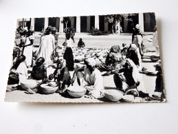 Carte Postale Ancienne : NIAMEY : Vendeuses Au Marché, En 1958 - Niger