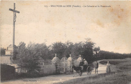 85-BEAUVOIR SUR MER- LE CALVAIRE ET LA PROMENADE - Beauvoir Sur Mer