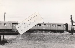 POLOGNE - PKP - Environs De CRACOVIE - Voiture De Train Ex.autrichienne ( Photo 14 Cm X 9 Cm Format Carte Postale Cpa ) - Eisenbahnen