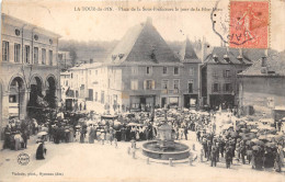 38-LA TOUR-DU-PIN- PLACE DE LA SOUS PREFECTURE LE JOUR DE FÊTE DIEU - La Tour-du-Pin