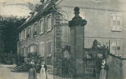 DE SCHWANDORF / Jeunes Filles Devant Une Belle Propriété / - Schwandorf