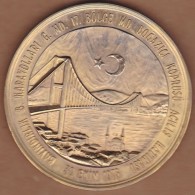 AC - OPENING OF BOSPHORUS BRIDGE & 50th ANNIVERSARY OF TURKISH REPUBLIC FROM ASIA TO EUROPA GOLD PLATED MEDALLION 1973 - Profesionales / De Sociedad