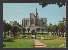 DF / 29 FINISTERE / GUERLESQUIN / LE SQUARE (CHAMP DE BATAILLE) ET L'EGLISE - Guerlesquin