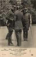 ** T1/T2 ...Un Brave - Le Roi Albert De Belgique Conversant Avec Un Journaliste / King Albert Talking To A... - Non Classificati