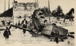 ** T1 Bataille De La Marne. Un Train Dans Le Marne / The Battle Of Marne. A Train Precipitated In The Water (taken... - Non Classés