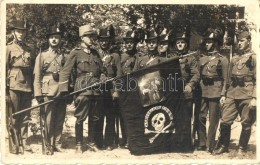 * T2 1941 Újvidék, Novi Sad; Magyar CsendÅ‘rök Elfogott Szerb Csetnik Zászlóval /... - Zonder Classificatie