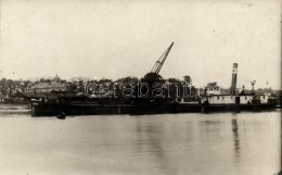 * T2 Úszódaru A Dunán (Budapest) / Hungarian Dredge On The River Danube, Photo - Ohne Zuordnung