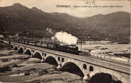 * T2 Ventimiglia, Nuovo Ponte Con Treno In Arrivo Dalla Francia / Railroad Bridge, French Locomotive - Zonder Classificatie