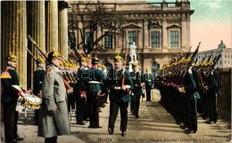 ** T2 Berlin, Ablösung Der 'Neuen-Wache' Unter Den Linden; Serie 'Berliner Leben' / Changing Of Guards - Unclassified