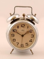 MOM Retro Vekker, ébresztÅ‘óra MÅ±ködÅ‘képes / Vintage Alarm Clock 20 Cm - Otros & Sin Clasificación