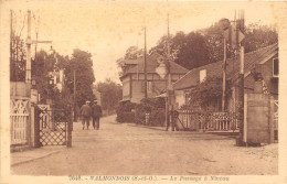 95-VALMONDOIS- LE PASSAGE A NIVEAU - Valmondois