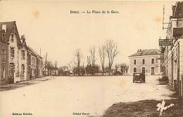 41 - 250816 - DROUÉ - La Place De La Gare - Droue