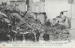 Le Cataclysme Sicilien Nuit Du 27-28 Décembre 1908 - Messine - Un Sauvetage, Soldats Italiens, Dame De La Croix-Rouge - Disasters