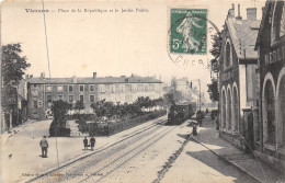 18-VIERZON- PLACE DE LA REPUBLIQUE ET LE JARDIN PUBLIC - Vierzon