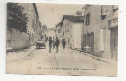 79 - MAUZÉ-SUR-LE-MIGNON - LA GRANDE RUE ANIMÉE - VOITURE - COIFFEUR - Mauze Sur Le Mignon