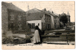 Hotton Une Rue Du Village Et Le Pont Femme En Train De Laver Des Vêtements édit : Duparque Cachet Genappe 1905 - Hotton