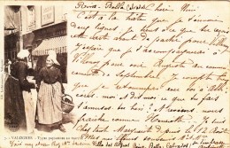 Delcampe - 50 - VALOGNES -- Types Paysannes Au Marché - Valognes