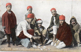 Cartes A Jouer -  Algérie - Jeunes Arabes Jouant Aux Cartes   (89917) - Playing Cards