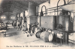 16-COGNAC -  UNE DES DISTILLERIES DE MM. PELLISSON PERE ET CIE, A COGNAC - Cognac