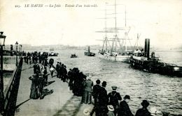 N°50359 -cpa Le Havre -entrée D'un Trois Mâts- Remorqueurs- - Tugboats