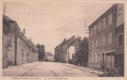 SARRE-UNION (67)  LA RUE DE PHALSBOURG (faucheuse à Cheval) - Sarre-Union