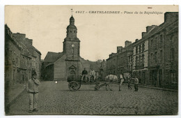 CPA  22  :  CHATELAUDREN  Place De La République Avec Attelage De Chevaux    A   VOIR  !!! - Châtelaudren