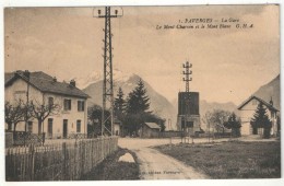 74 - FAVERGES - La Gare - Le Mont Charvin Et Le Mont Blanc - GHA 1 - Faverges