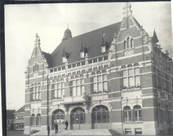 NORD - 59 - ORCHIES - Photo 12 X 16 Cm - Vers 1960 - L'hôtel De Ville Avec Policiers - Orchies