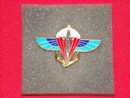 Insignes Militaire "2ème R.P.I.Ma - Régiment Parachutiste Infanterie Marine "ENGINEER REGIMENT " - Marinera