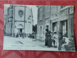 Dep 86 , Cpa PLEUMARTIN , La Place De L'Eglise (1V.031) - Pleumartin