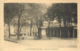 Cpa, Hagetmau, Place De La Republique - Hagetmau