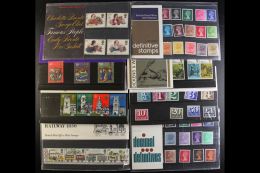 1968-1980 SMALL PRESENTATION PACKS Lightly Duplicated Accumulation Of Commemorative And Definitive Packs In A Box.... - Andere & Zonder Classificatie