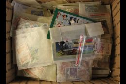 GLASSINE WORLD SORTER An Unchecked Pile Of Glassine Envelopes & Plastic Packets In A Small Box. All Period,... - Altri & Non Classificati