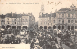 54-PONT-A-MOUSSON- PLACE DUROC , JOUR DE MARCHE - Pont A Mousson