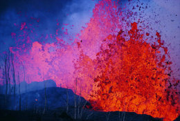 (T22-051 )  Vulkan Volcano Volcan Volcán , Prestamped Card, Postal Stationery - Vulkane
