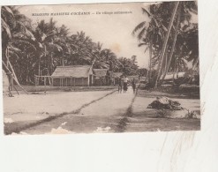 - CPA - OCEANIE - Un Village Salomonais - éraflure En Bas   - 003 - Solomoneilanden