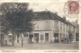 VAL DE MARNE - 94 - FRESNES - La Grande Rue Et Le Terminus Des Bus - Fresnes