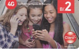 TARJETA DE PANAMA DE CLARO DE B/2 DE UNAS NIÑAS CON MOVIL - Panamá