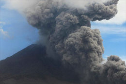 (T22-050 )  Vulkan Volcano Volcan Volcán , Prestamped Card, Postal Stationery - Vulkane