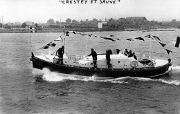 Cpsm Barfleur   Canot De Sauvetage De La S.N.S " Crestey Et Sauvé " - Tugboats
