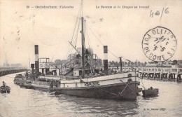 Cpa Ouistreham La Suceuse Et La Drague En  Travail "Aurore " Dragage - Tugboats